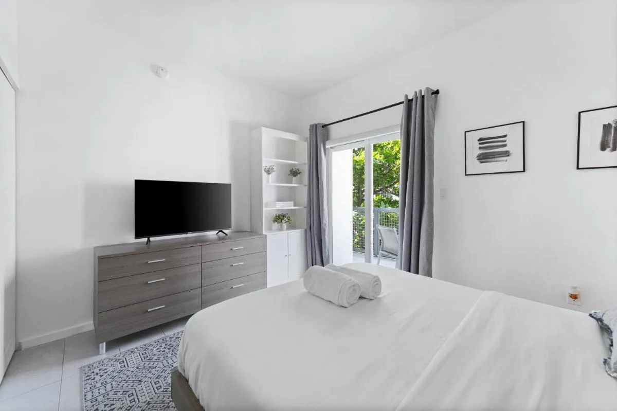 Image 4 of Modern apartment in Edgewater