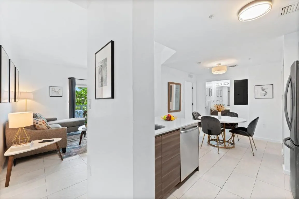 Image of Modern apartment in Edgewater