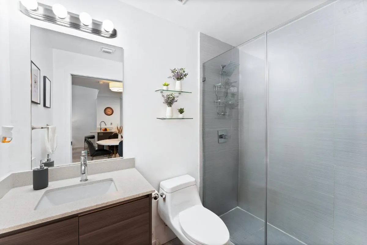 Image 2 of Modern apartment in Edgewater