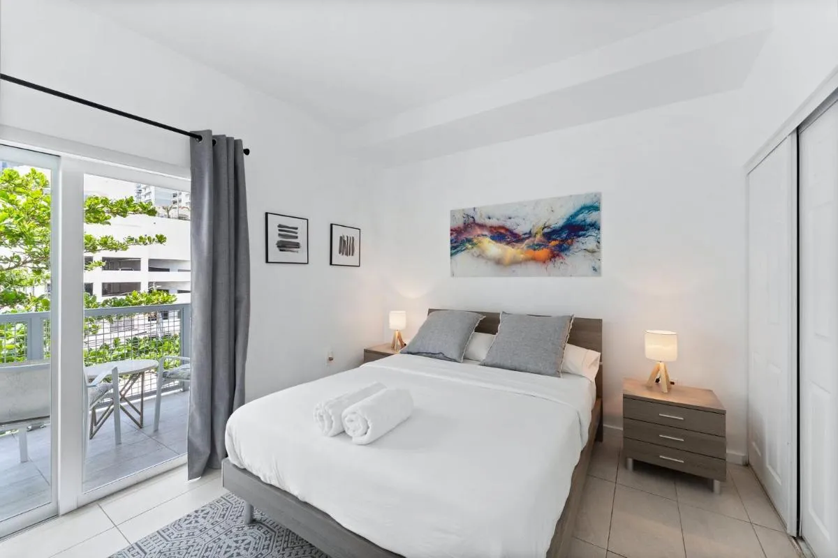 Image 1 of Modern apartment in Edgewater