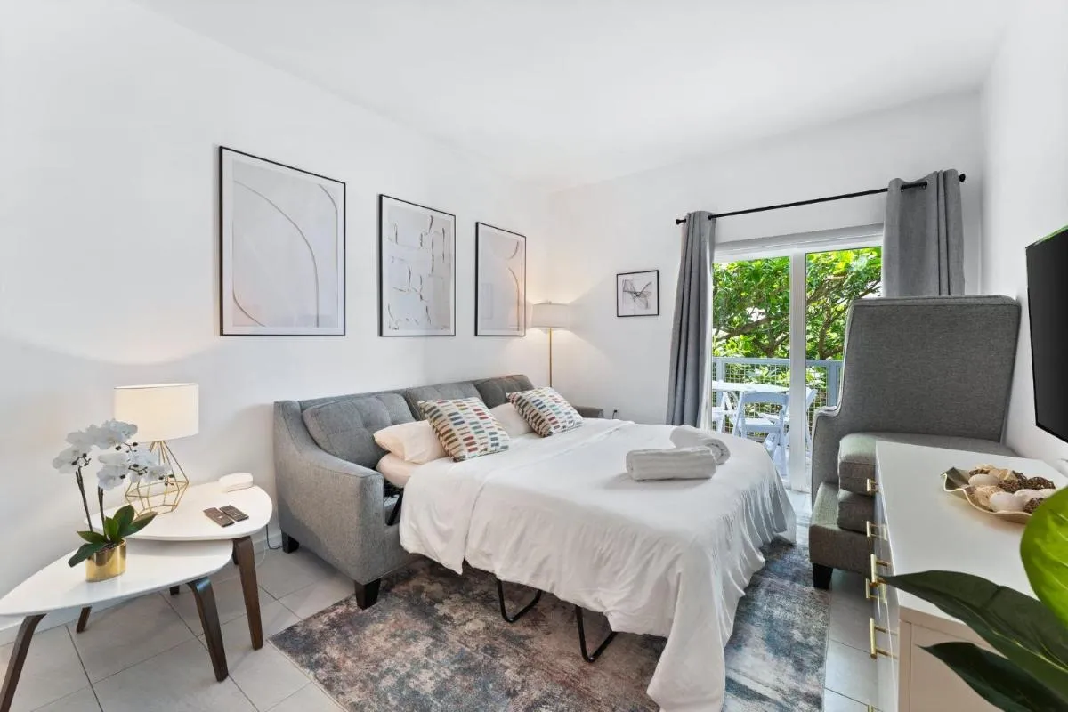 Image 6 of Modern apartment in Edgewater