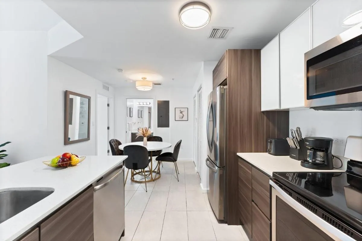 Image 3 of Modern apartment in Edgewater