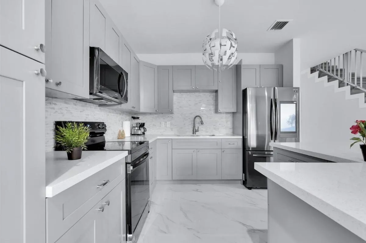Image 3 of New Bright & Modern Townhome Centrally Located!