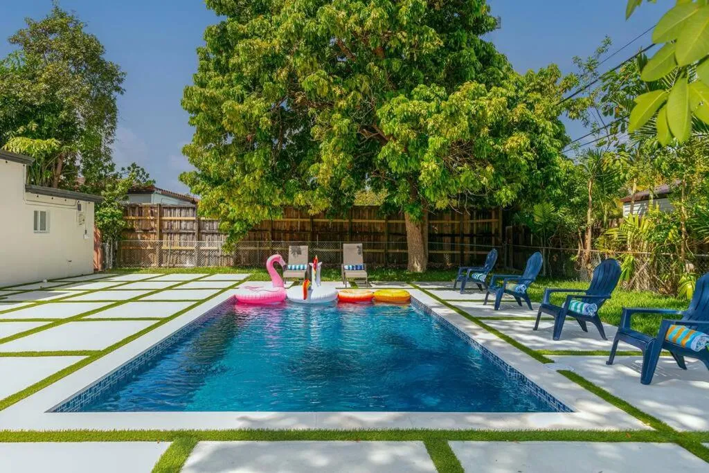 Image 3 of New Miami Home, POOL Near Airport and beaches, King Bed