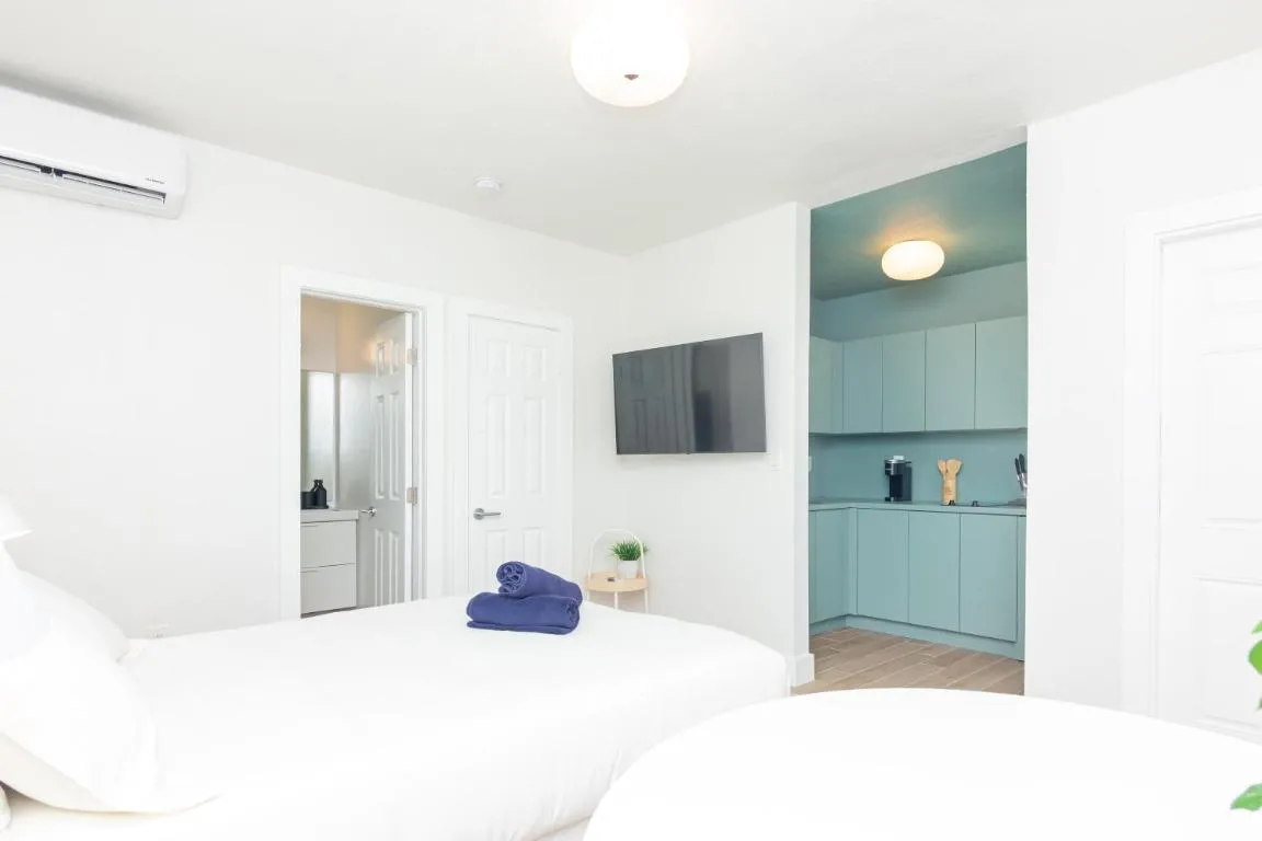 Image of Newly Renovated Stylish Studio In El Portal #2