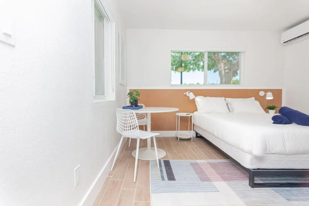 Image 6 of Newly Renovated Stylish Studio In El Portal #2