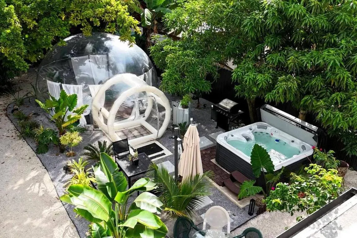 Image of Oasis style jacuzzi glamping gym parking bbq secure