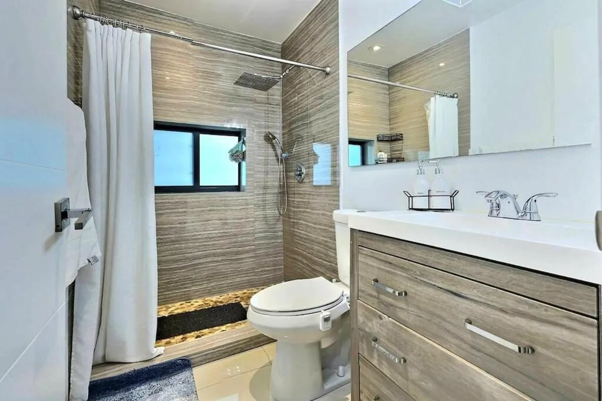 Image 2 of Oasis style jacuzzi glamping gym parking bbq secure