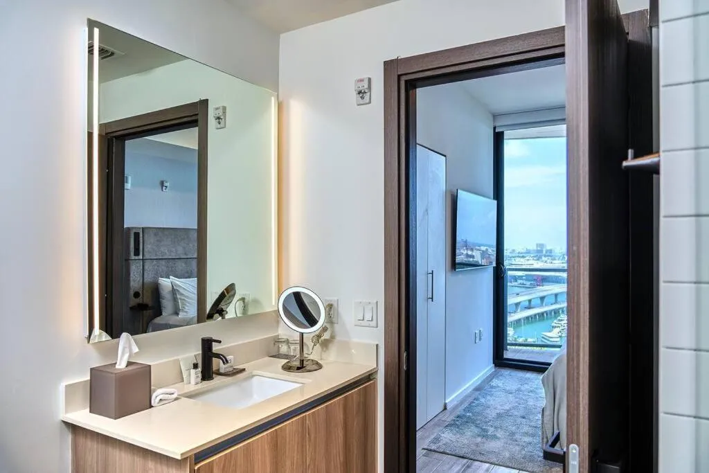 Image 2 of Ocean Front View Stylish Condo in Downtown Miami
