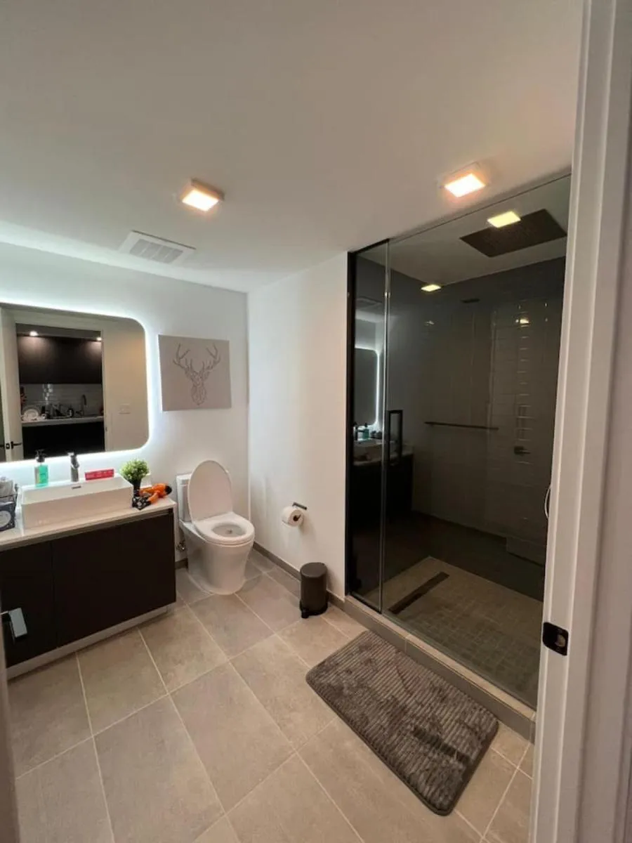 Image 5 of Ocean View Entire Condo In Downtown With Pool and Gym