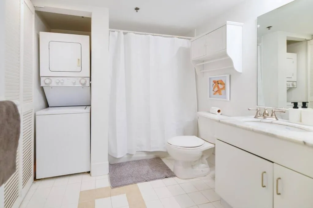 Image 2 of Ocean View Exquisite 1 BR Condo with Free Parking