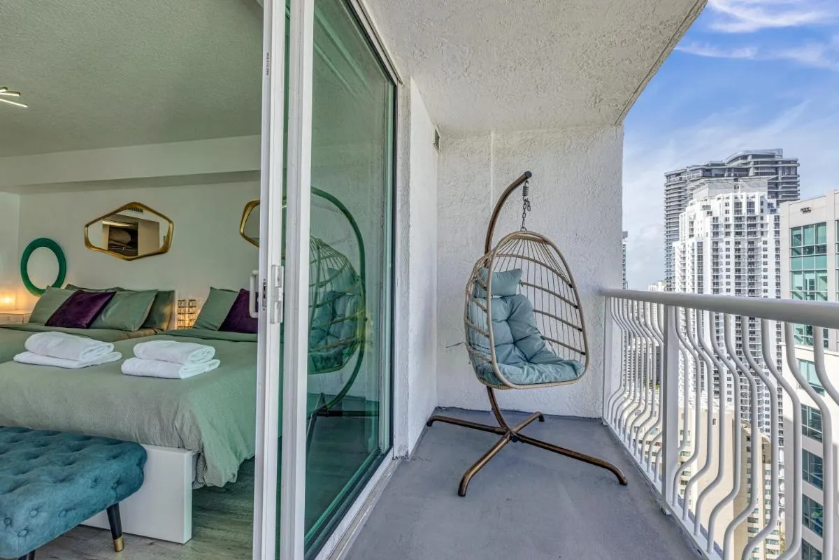 Image 4 of Oceanside Penthouse Apartment in Brickell Miami, Pool, Free Parking