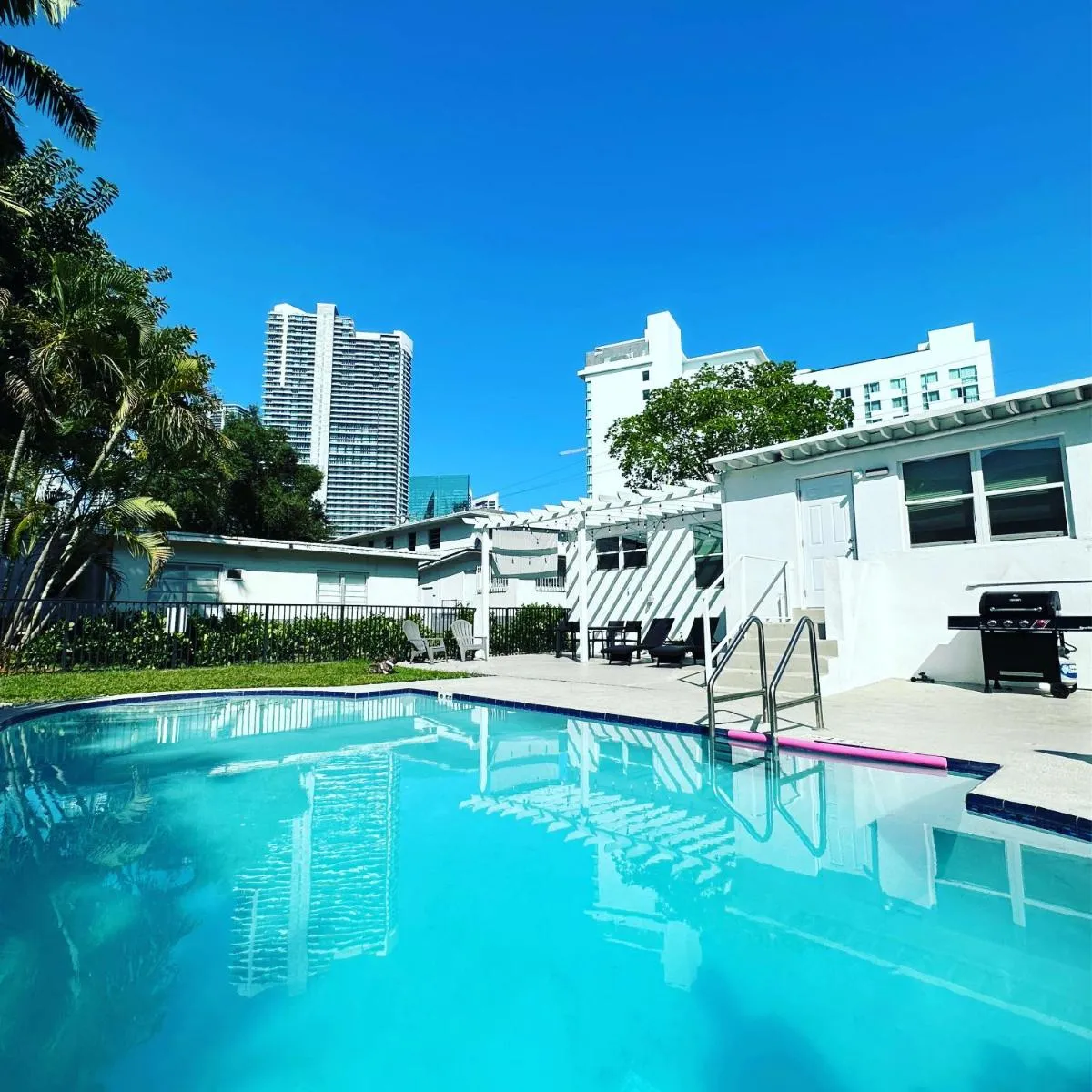 Image 3 of Oia House Brickell Beach 10 minutes Pool Location