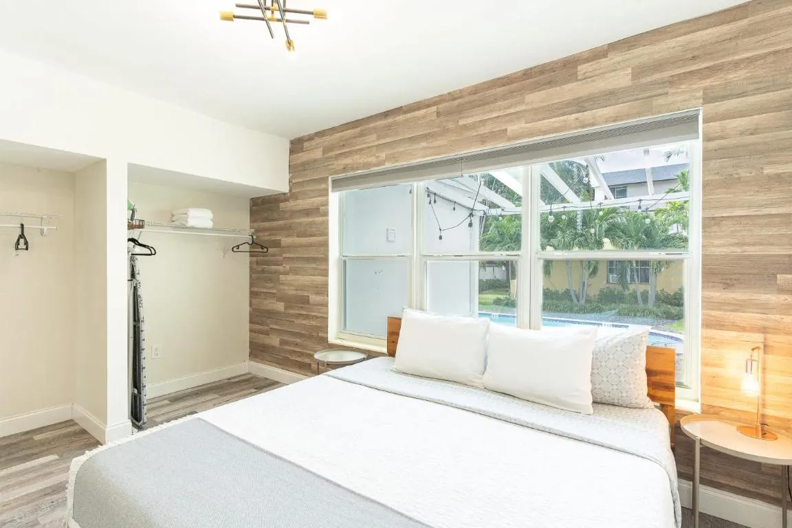 Image of Oia House Brickell Beach 10 minutes Pool Location