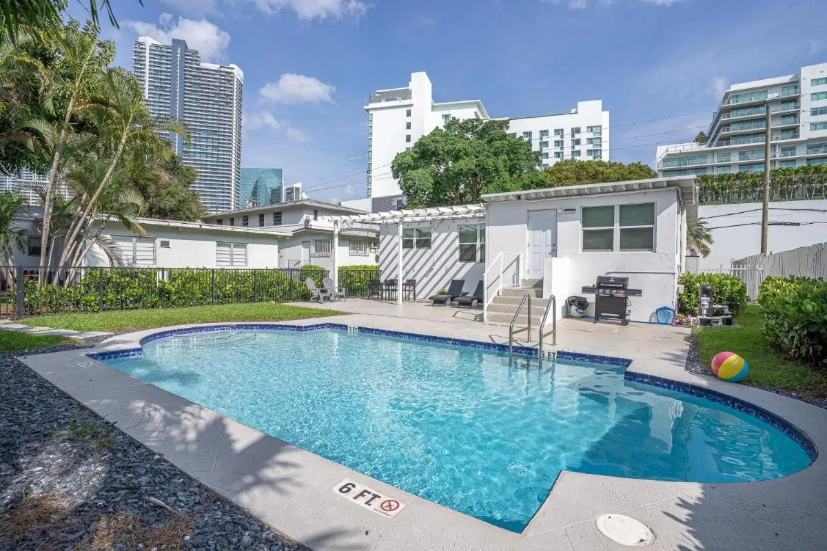 Image 2 of Oia House Brickell Beach 10 minutes Pool Location