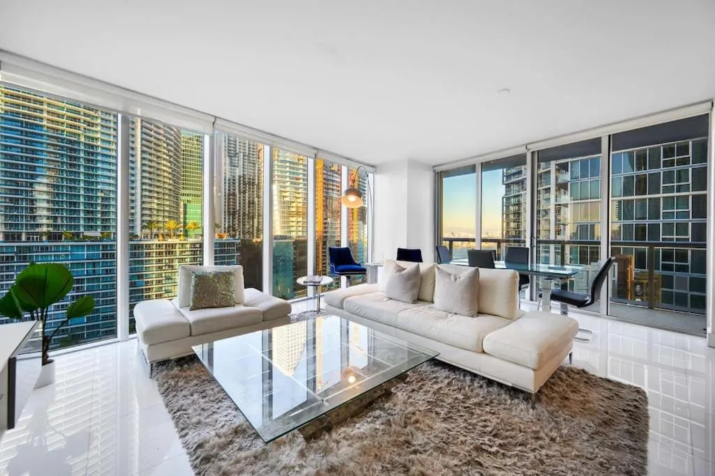 Image of POOLSIDE CORNER 2 BEDROOMS ICON BRICKELL BAY & POOL VIEWS * 5 STAR SPA