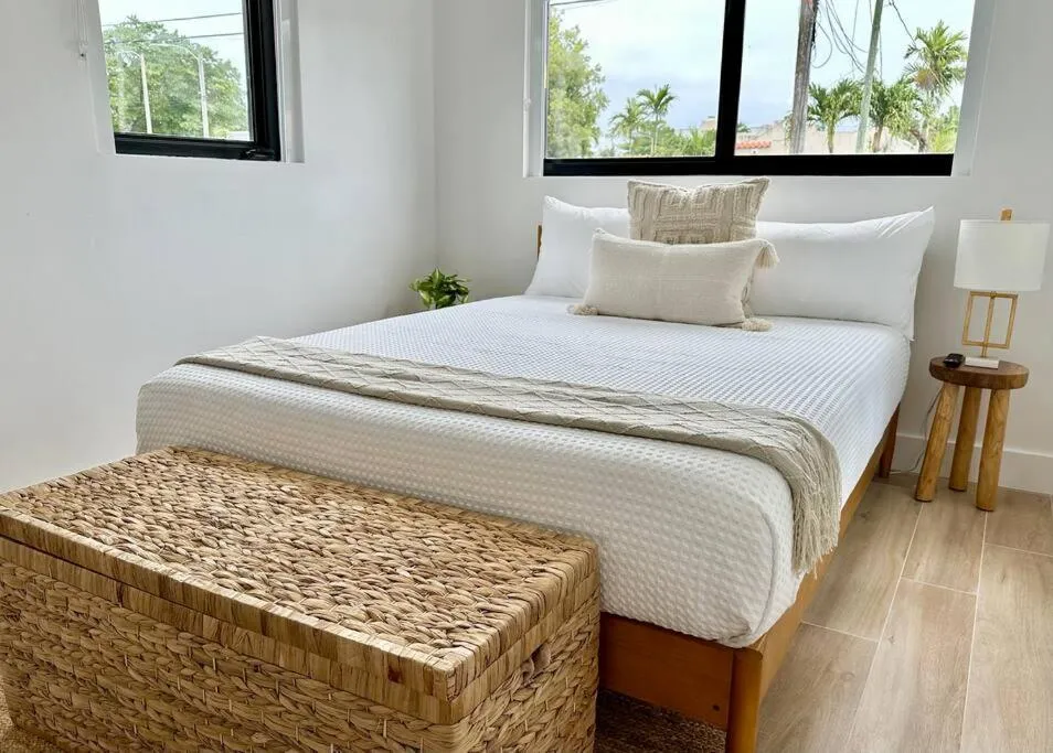 Image 4 of POOL Sleeps 8 Mins to Calle 8 SoBe Brickell
