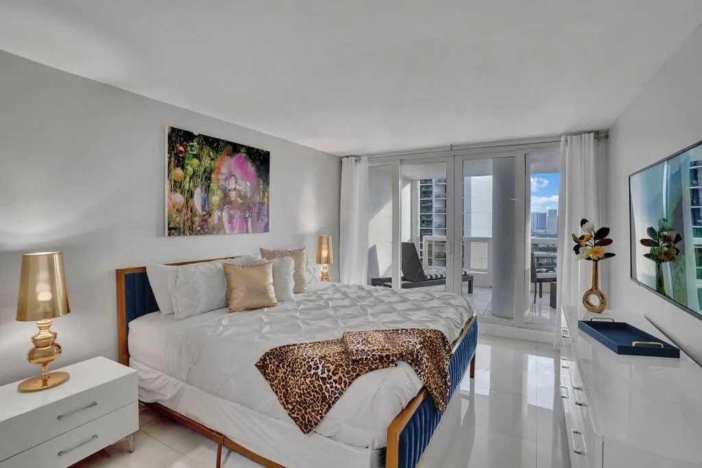 Image 6 of Paradise Found! Miami Skyline and Water Views!