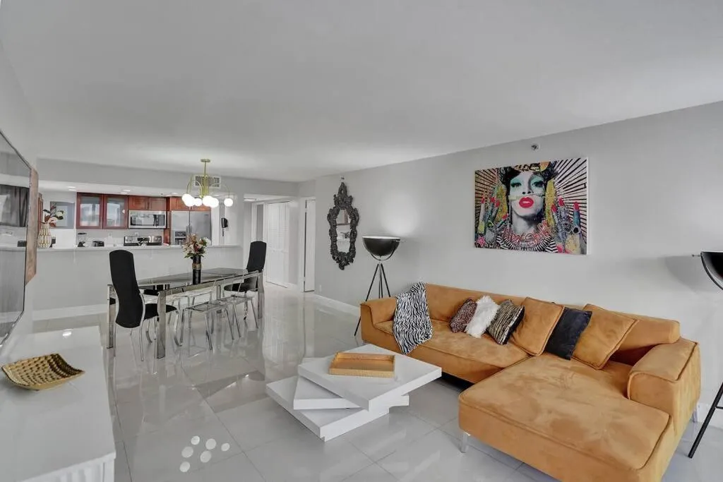 Image 4 of Paradise Found! Miami Skyline and Water Views!