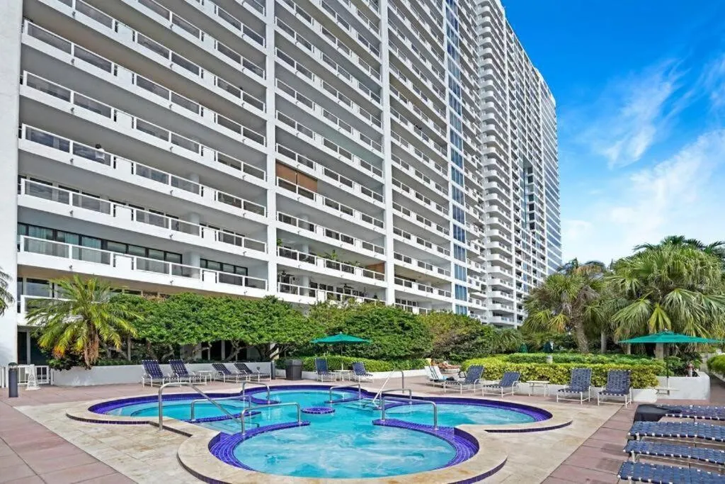 Image 5 of Paradise Found! Miami Skyline and Water Views!