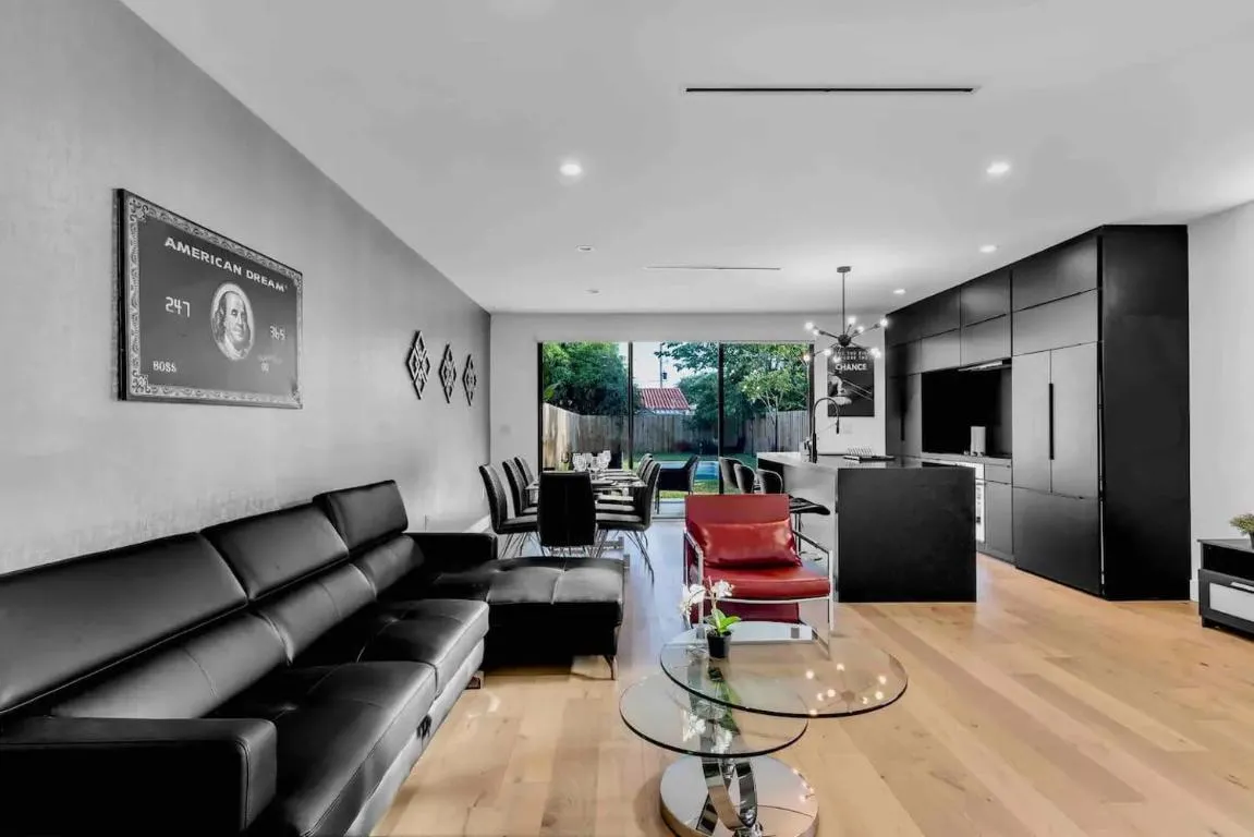 Image of Paradise House w Pool & Yard