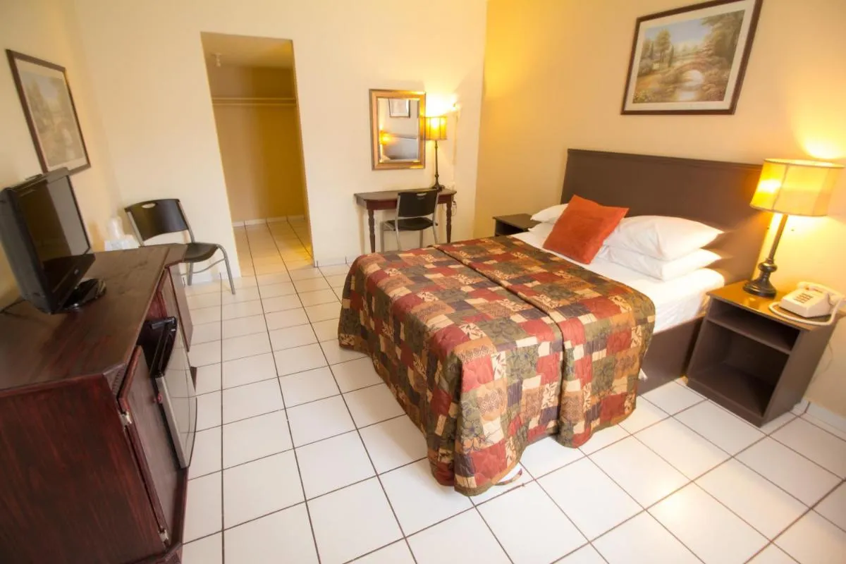 Image 4 of Parkway Inn