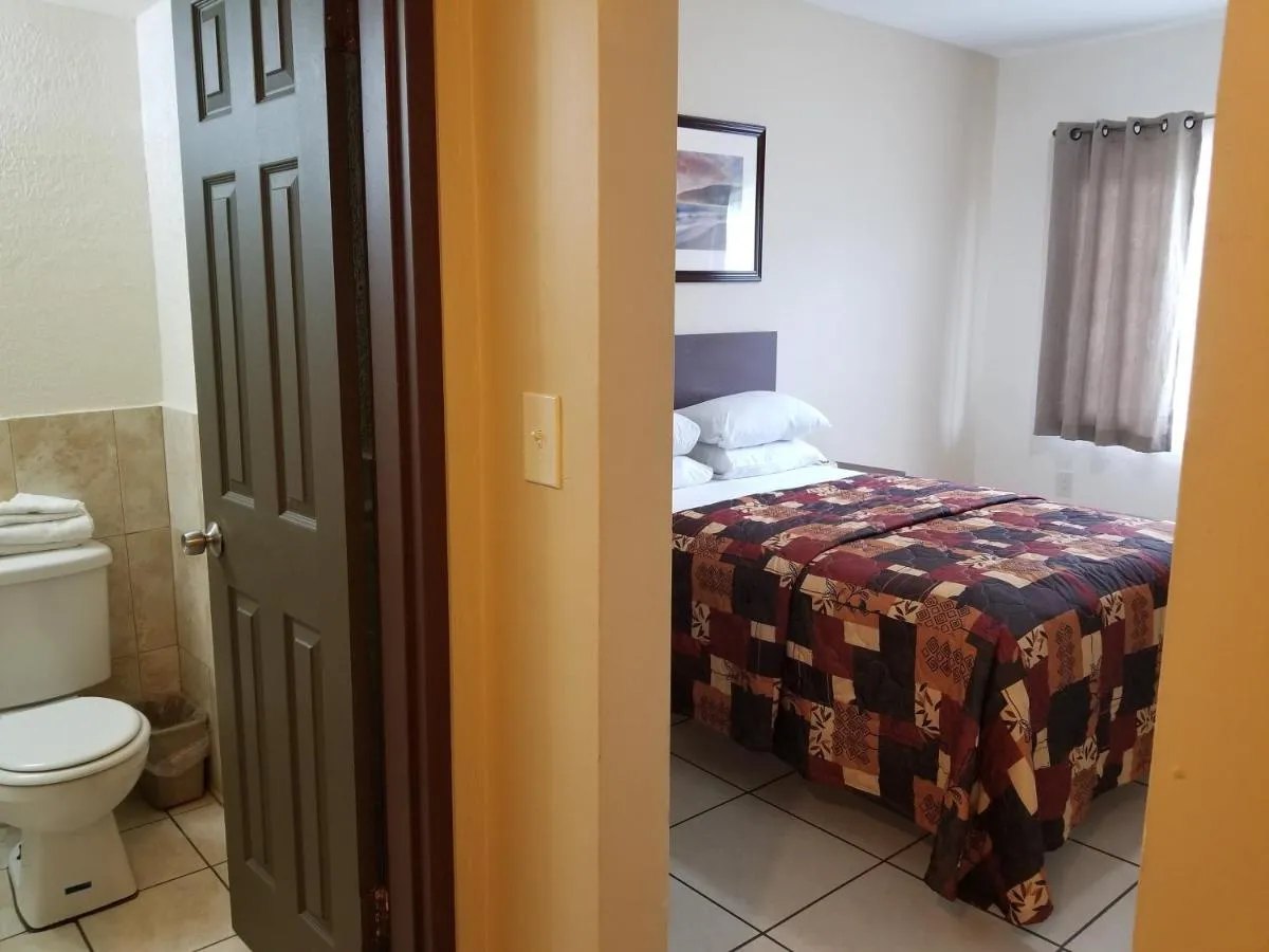Image 2 of Parkway Inn