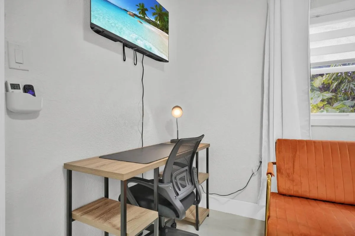 Image 4 of Peaceful 1 Bdrm Guest Suite with Private Patio & Free Parking