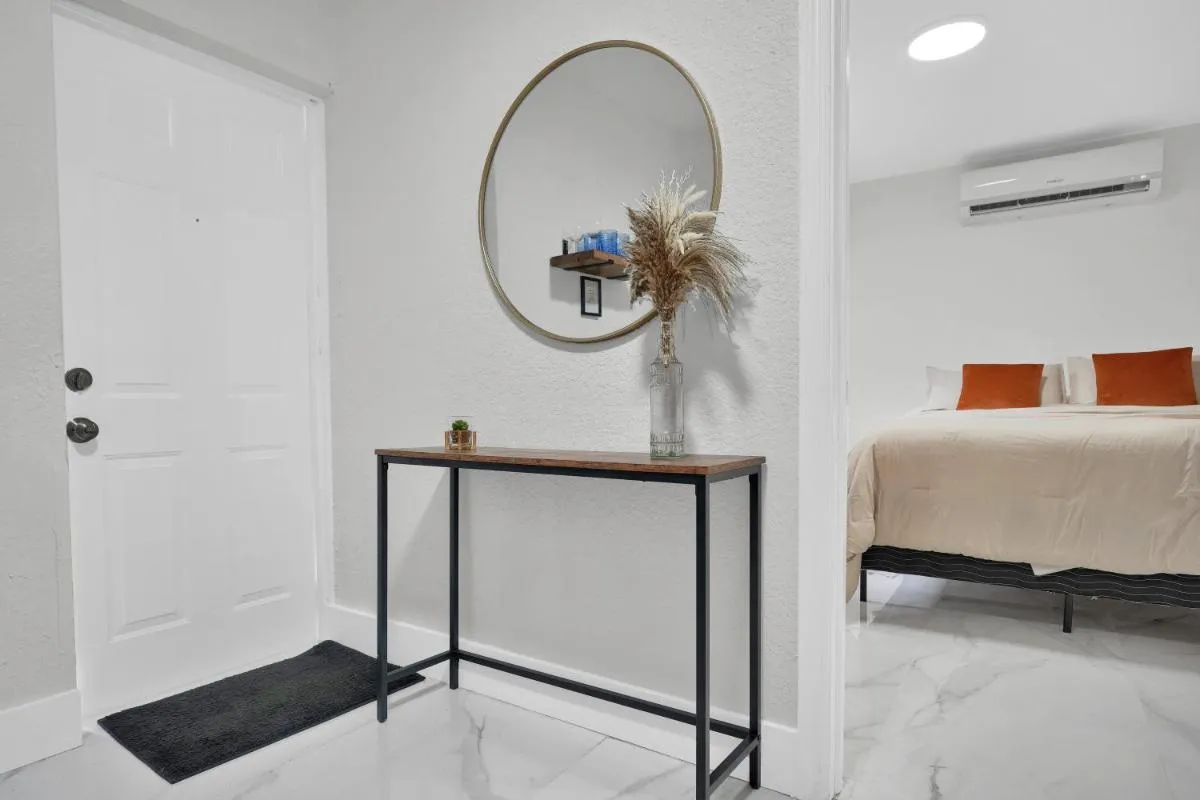 Image 6 of Peaceful 1 Bdrm Guest Suite with Private Patio & Free Parking