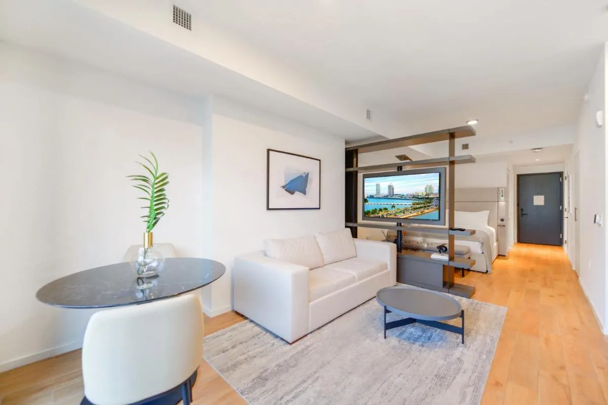 Image 4 of Prime Location with Amazing Ocean and City Views