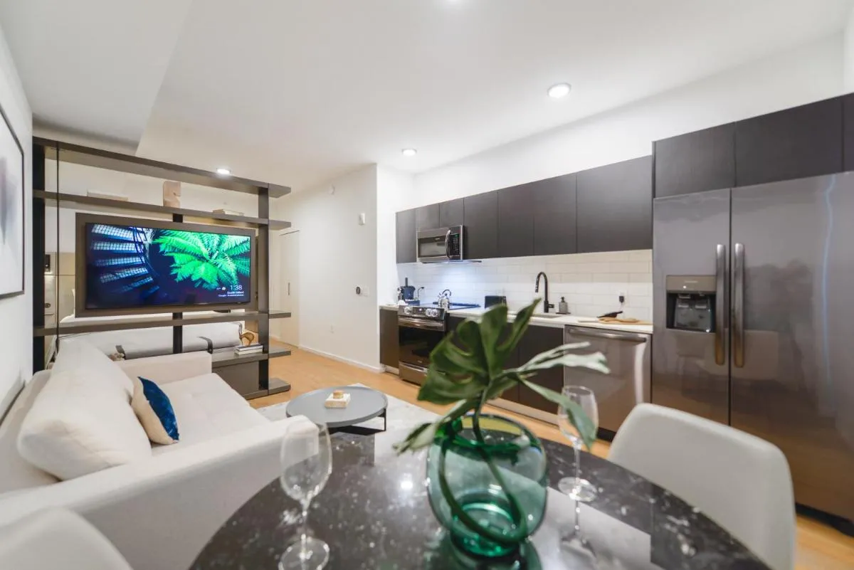 Image 4 of Prime Spot – Stunning Studio with Ocean and Bay Views