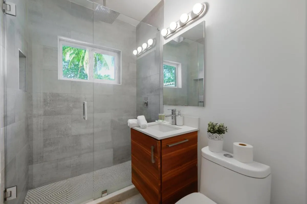 Image 2 of Private Pool – Free Parking – Stay in Coral Gables