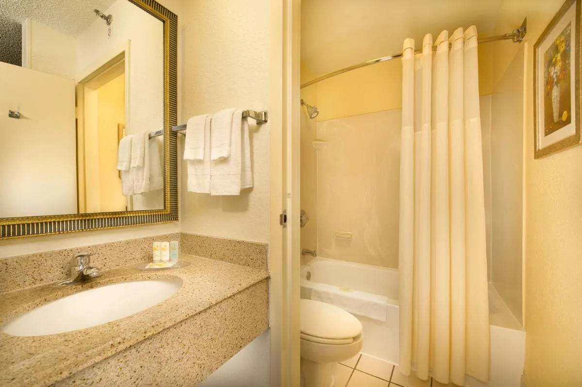 Image 2 of Quality Inn Miami Airport – Doral