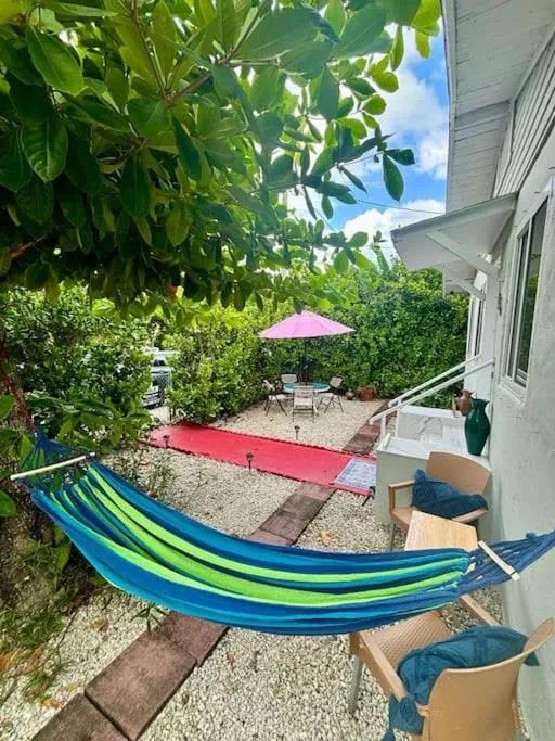 Image 5 of Queen bedroom in best Location! In a 2 rooms apt – Parking, Laundry and Drop Off Lugagge !