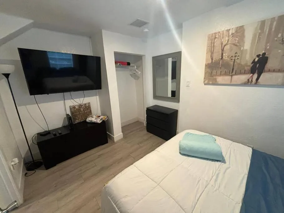 Image 2 of Quiet & Centrally located House – PRIVATE PARKING, LAUNDRY AND STORAGE FOR LUGGAGE