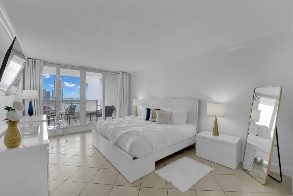 Image 1 of Ray of Light! Miami Penthouse!