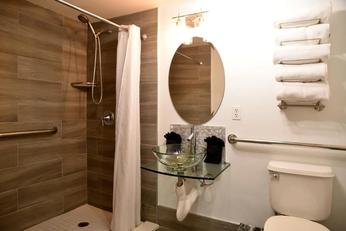 Image 2 of Relaxing Condo Hotel In The Grove, Free Parking