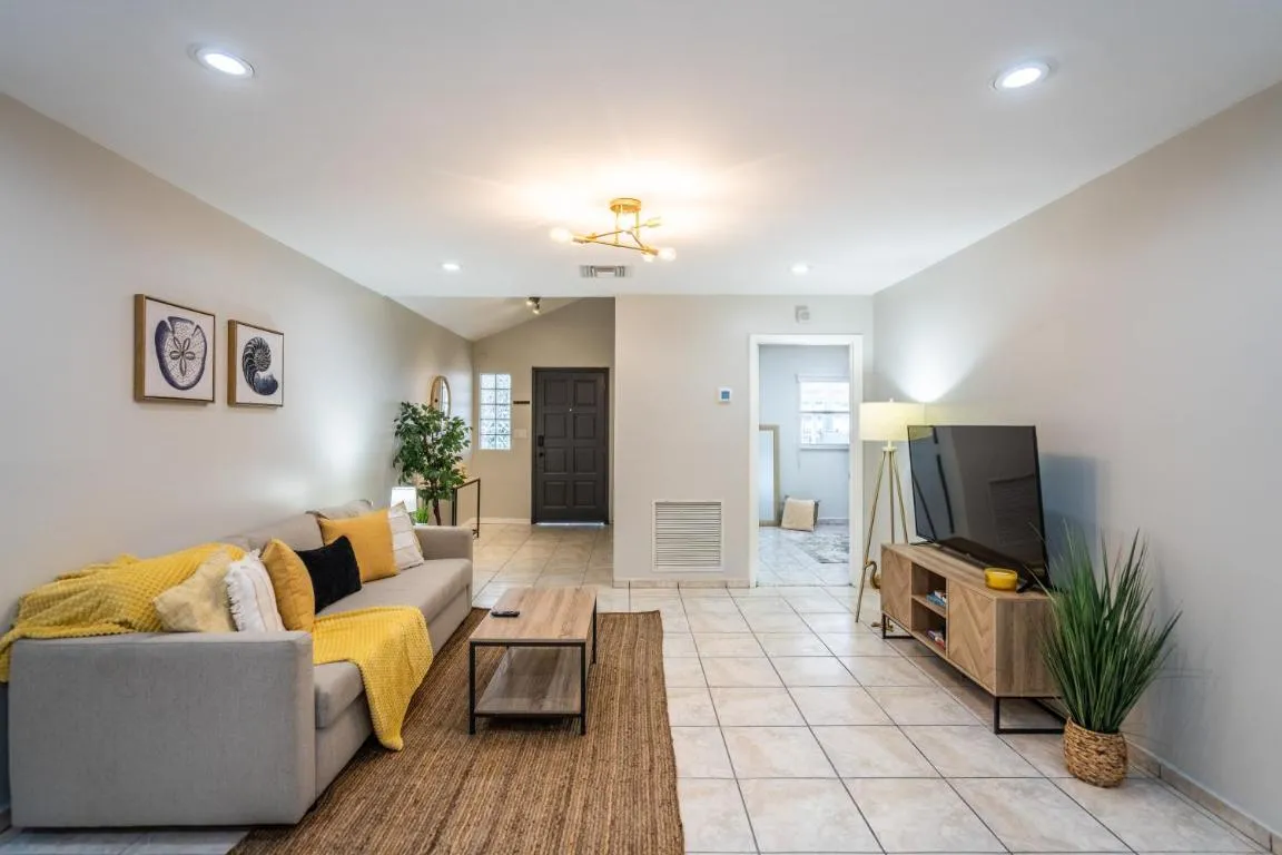 Image of Renovated 2 BD Home w/ Private Parking, Gallery & W/D