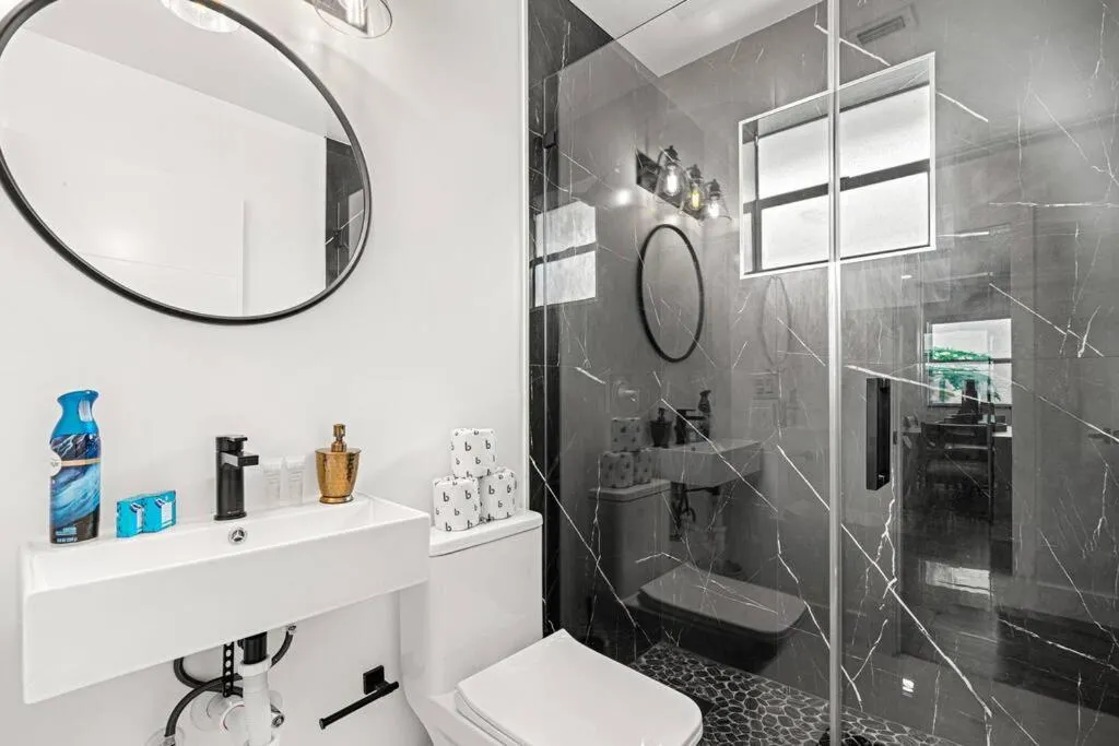 Image 2 of Renovated 3 Rooms House !