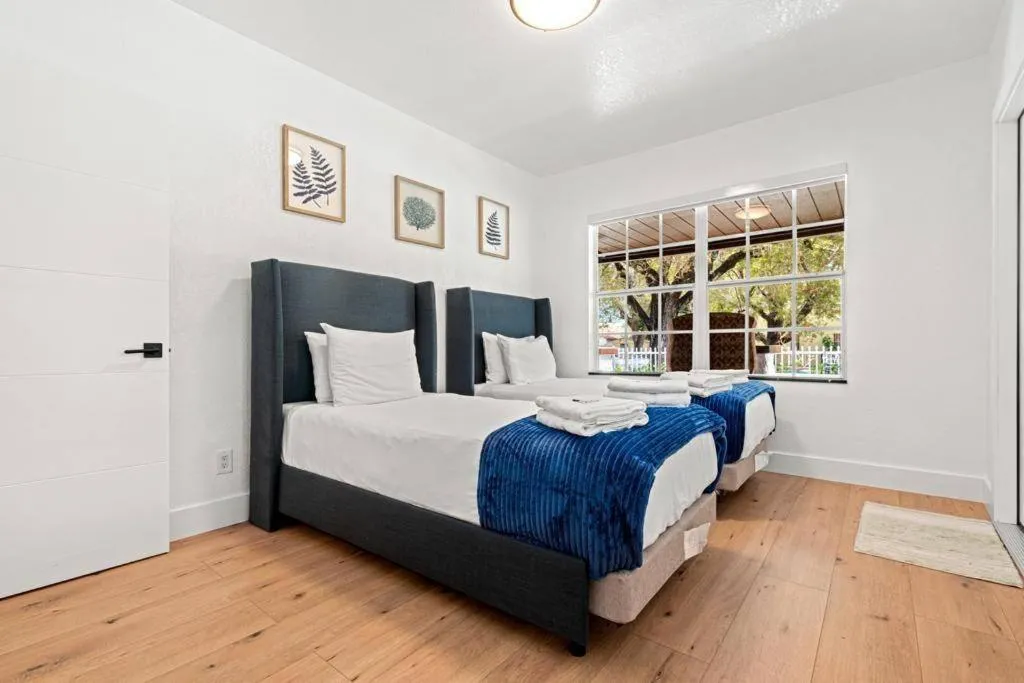 Image 1 of Renovated 3 Rooms House !