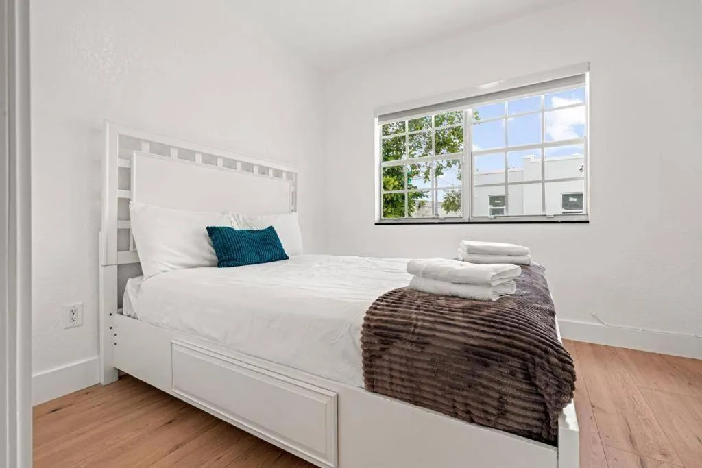 Image 6 of Renovated 3 Rooms House !