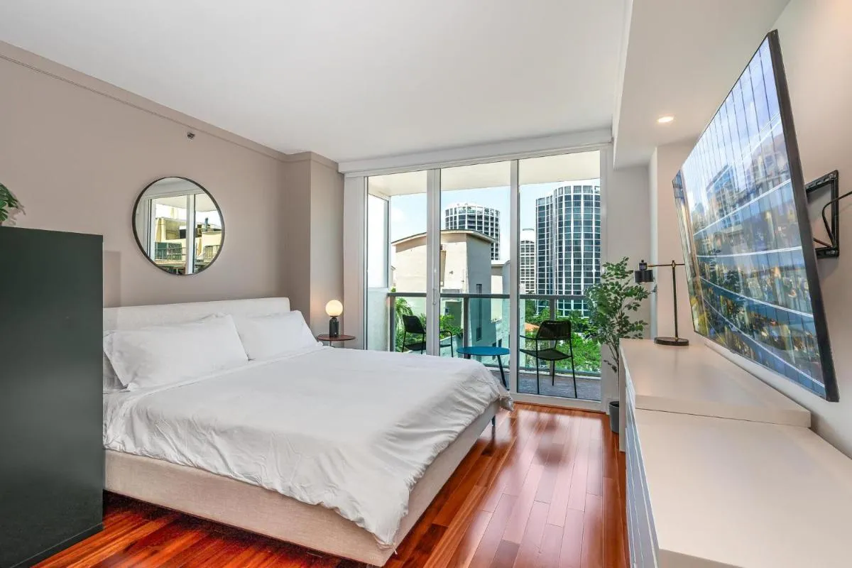 Image 3 of Renovated Coconut Grove Studio includes Parking