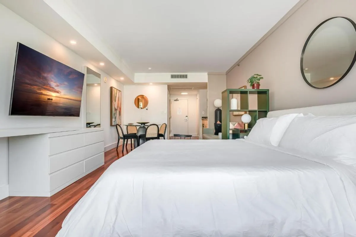 Image 4 of Renovated Coconut Grove Studio includes Parking