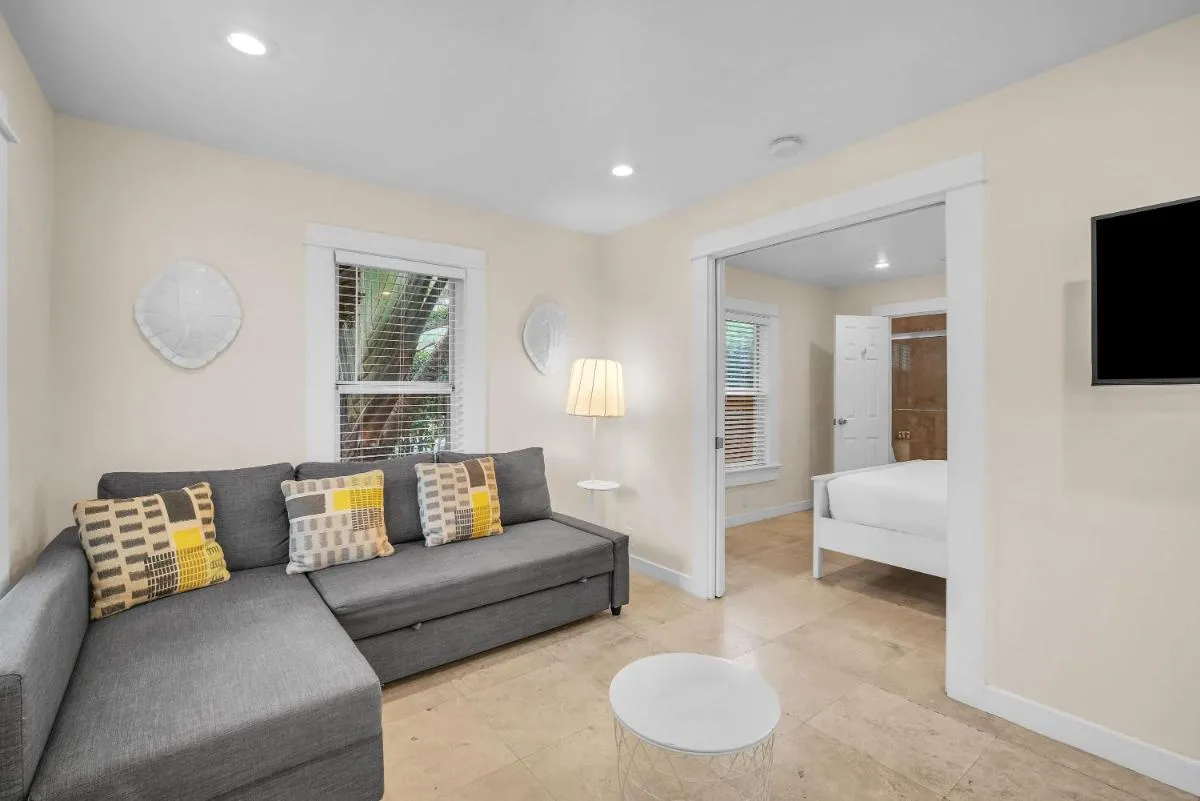 Image 4 of Renovated Grove Bungalow -near Coconut Grove