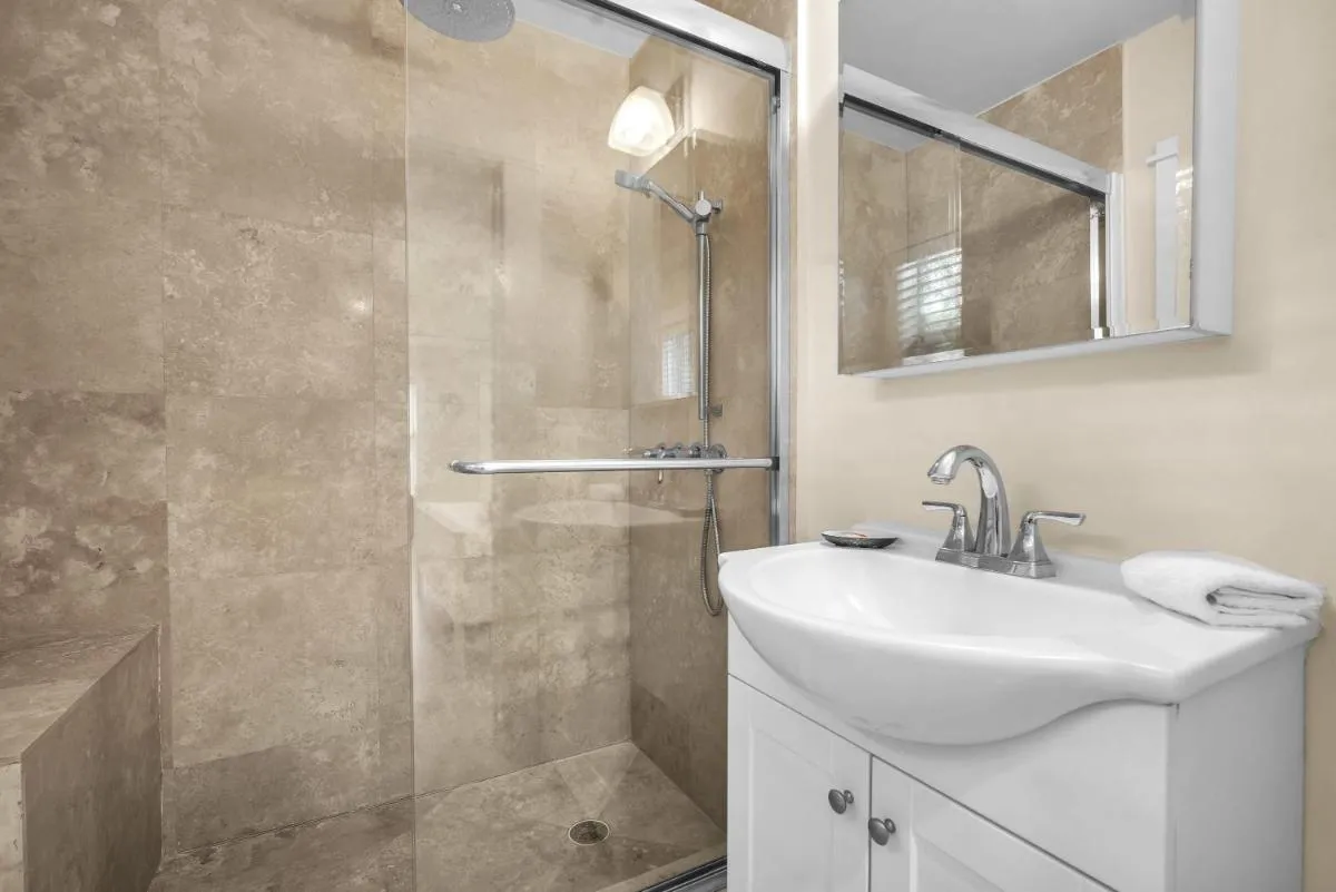 Image 2 of Renovated Grove Bungalow -near Coconut Grove