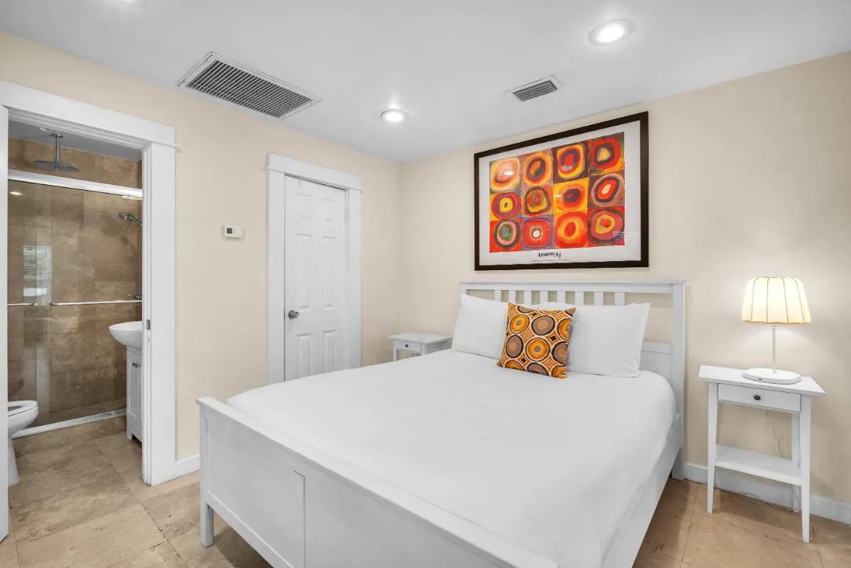 Image 6 of Renovated Grove Bungalow -near Coconut Grove