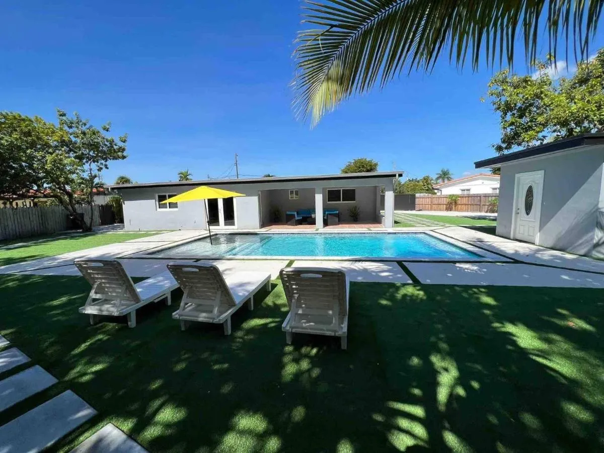 Image 3 of Renovated Villa Resort style pool, BBQ & Ping Pong patio