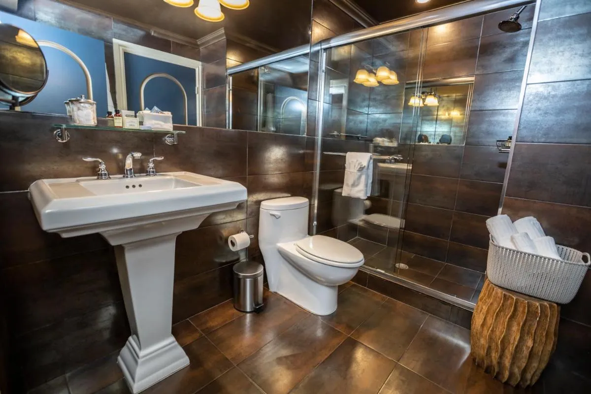 Image 1 of Riviera Suites