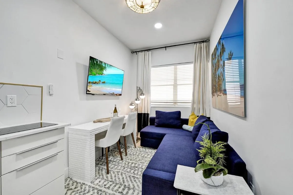 Image 3 of SOBE MONARCH 2BEDROOM 2 BATH MODERN apt- WALK TO OCEAN DRIVE