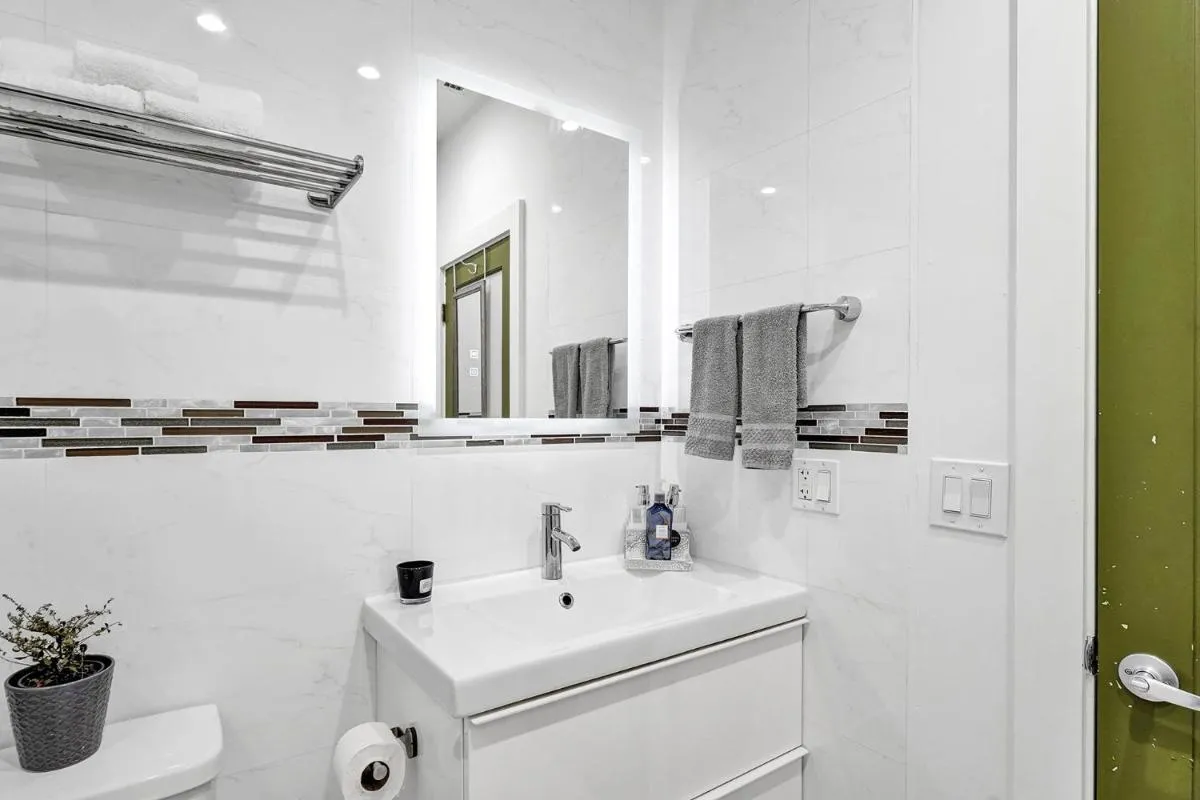 Image 5 of SOBE MONARCH 2BEDROOM 2 BATH MODERN apt- WALK TO OCEAN DRIVE